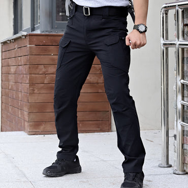 Men’s loose-fit camouflage cargo pants with quick-drying, stretchable fabric and multiple pockets for outdoor and casual use.