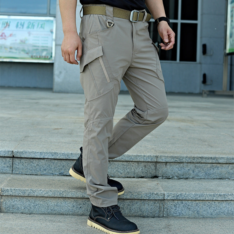 Men’s loose-fit camouflage cargo pants with quick-drying, stretchable fabric and multiple pockets for outdoor and casual use.