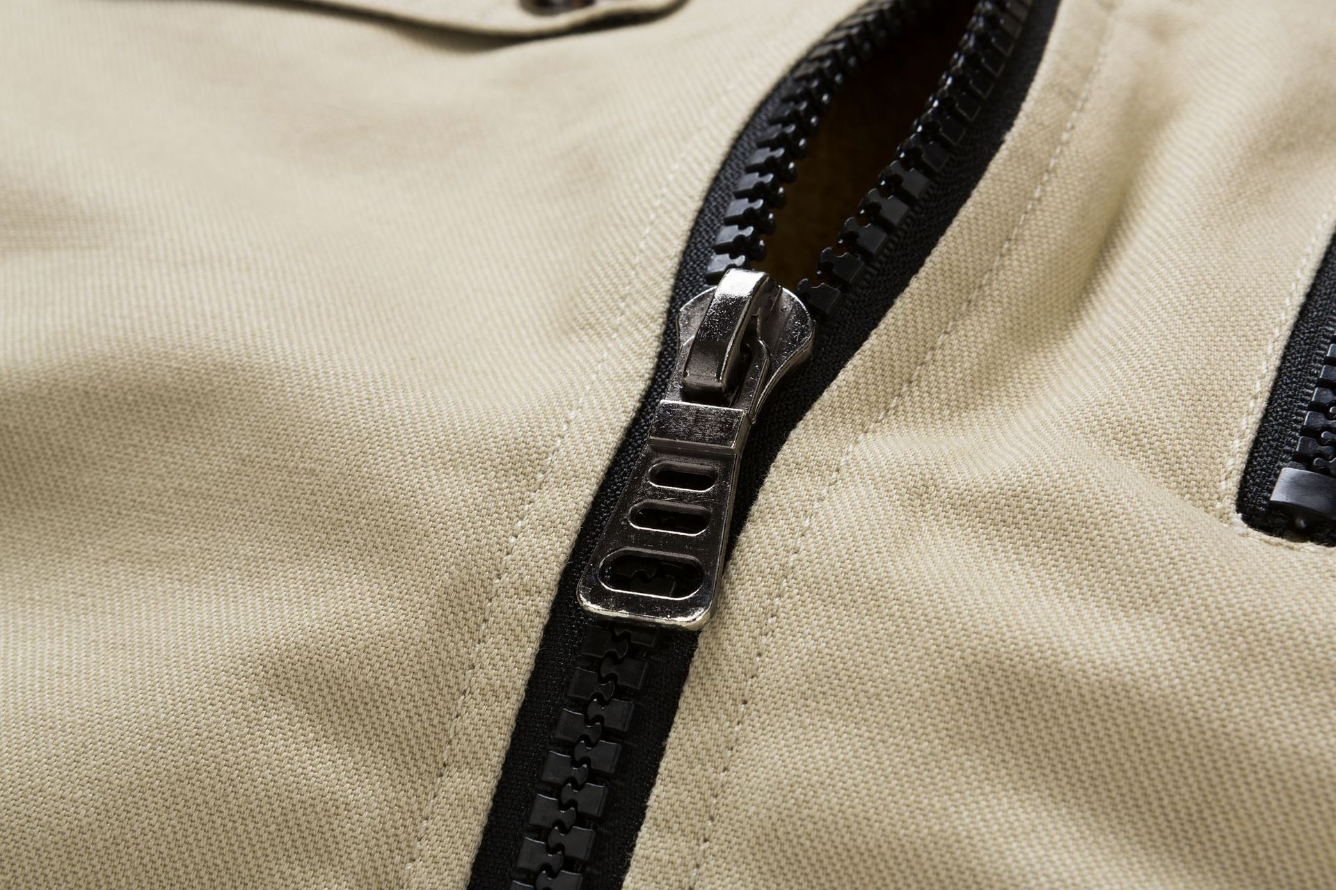 Men's Jacket Fleece-lined Thickened Slim Fit Coat – Warm fleece-lined jacket with a slim-fit design for a stylish and comfortable winter look.








