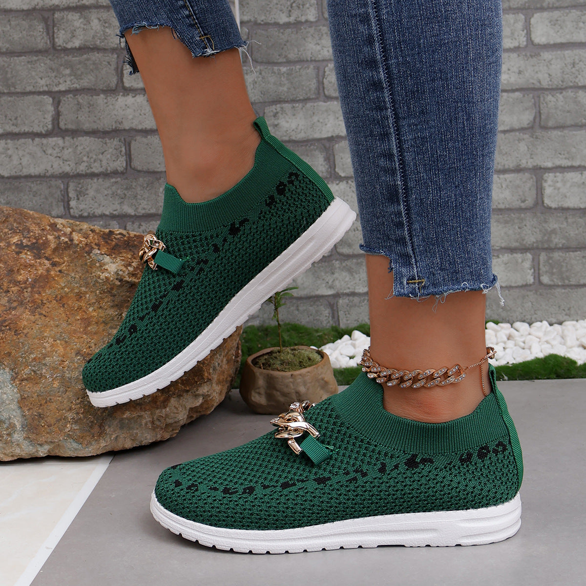 Fashion casual and lightweight women's breathable shoes, offering comfort, breathability, and a versatile design for everyday wear.








