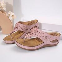 Casual wedge platform flip-flops for the beach, featuring a stylish design and durable sole for comfort and stability. Ideal for summer outings and beach days.








