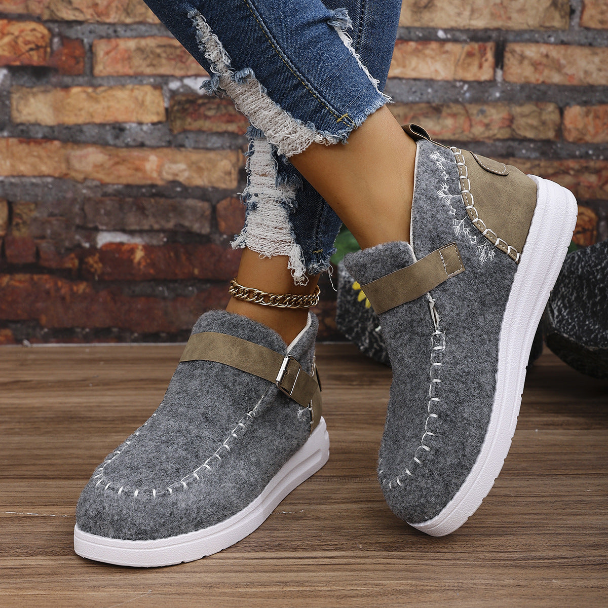 Warm flat bottom cotton shoes with burr closure for comfort and insulation during colder weather.








