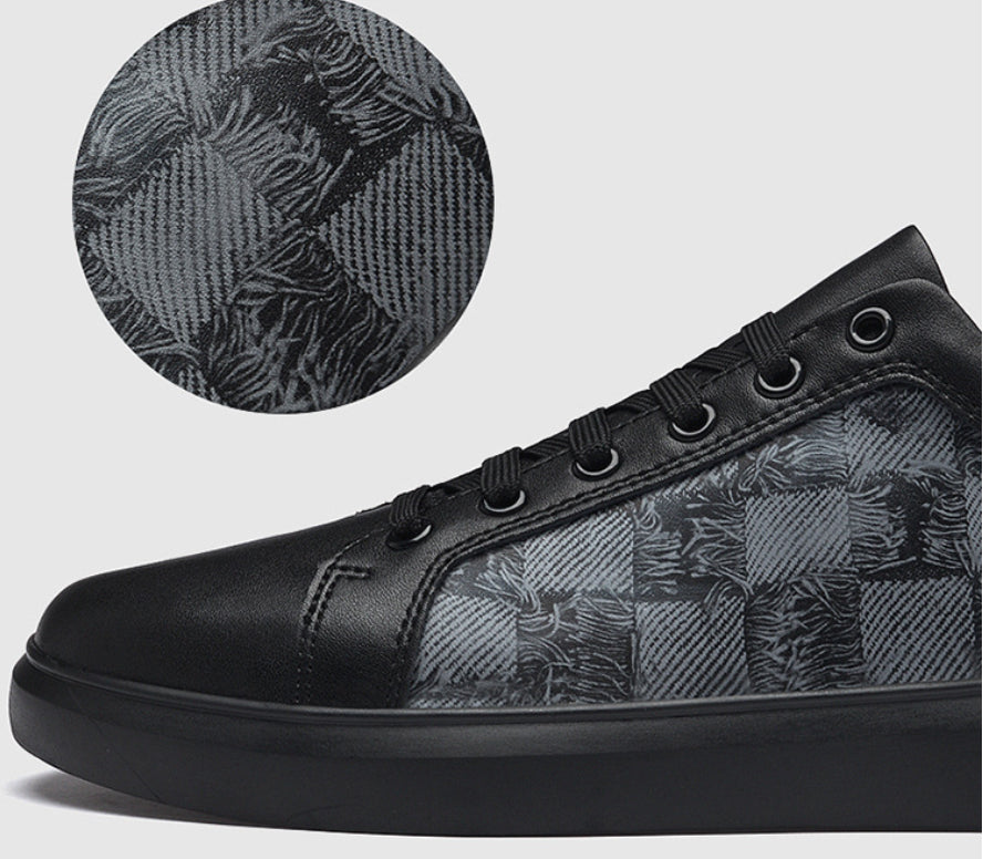 Men's flat cowhide leather casual shoes with a sleek design, ideal for casual and semi-casual occasions.








