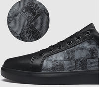 Men's flat cowhide leather casual shoes with a sleek design, ideal for casual and semi-casual occasions.








