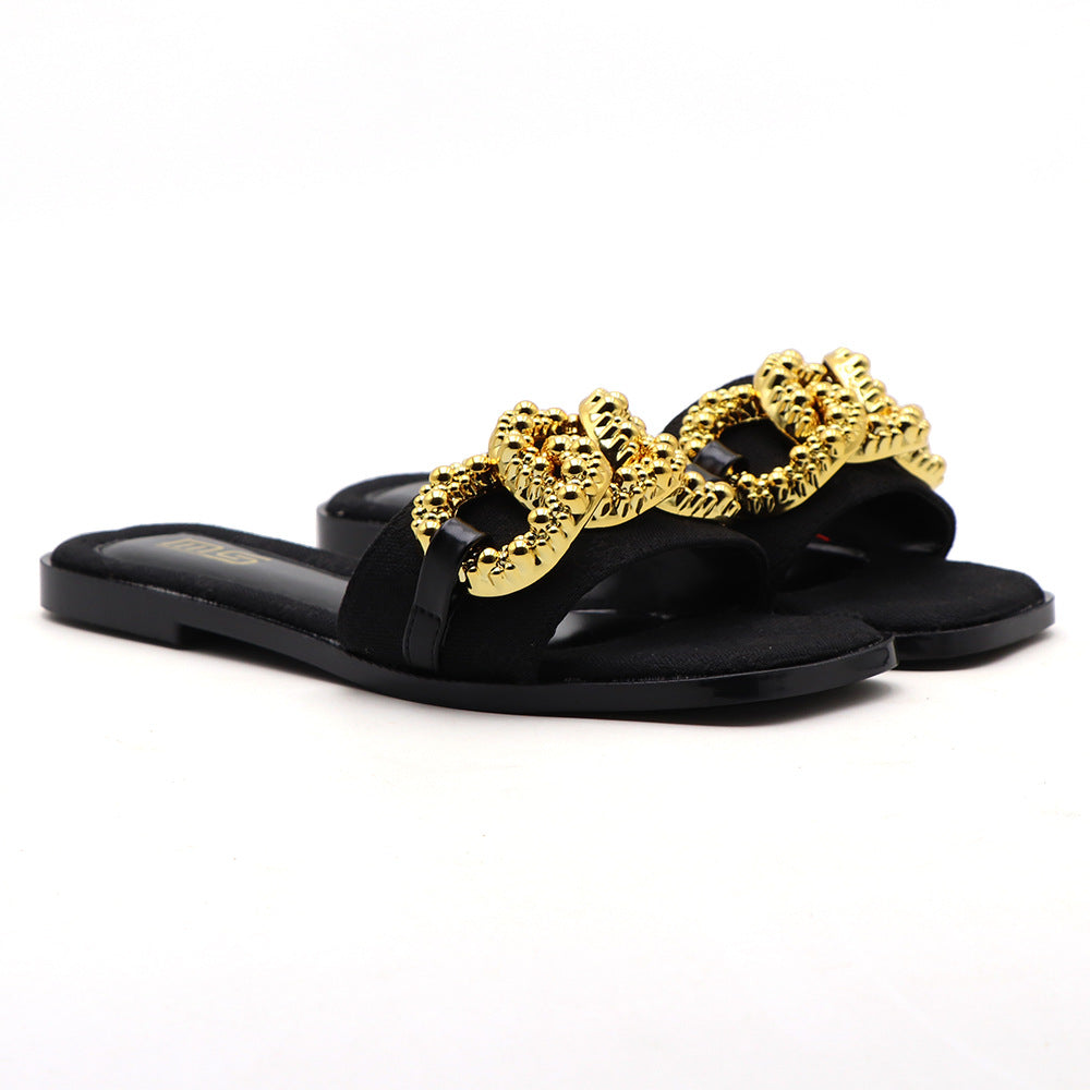 Lightweight casual slippers with slip-on design for spring and summer comfort.

