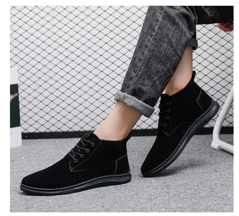 High-top British Men's Casual Leather Shoes with premium leather upper and durable rubber sole for enhanced comfort and style.








