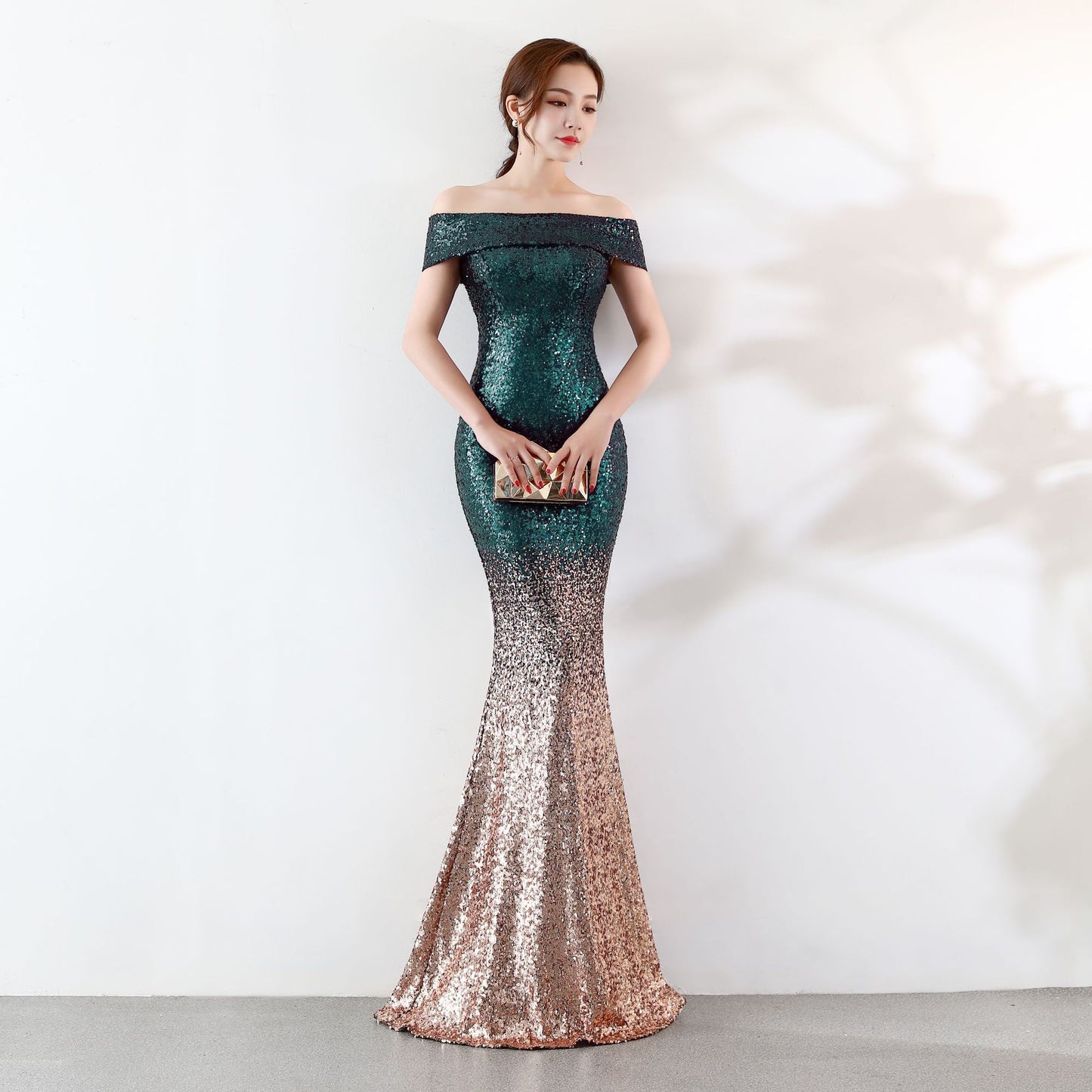 Elegant slimming long dress for birthday parties and event hosting, featuring a figure-hugging design and a graceful silhouette.

