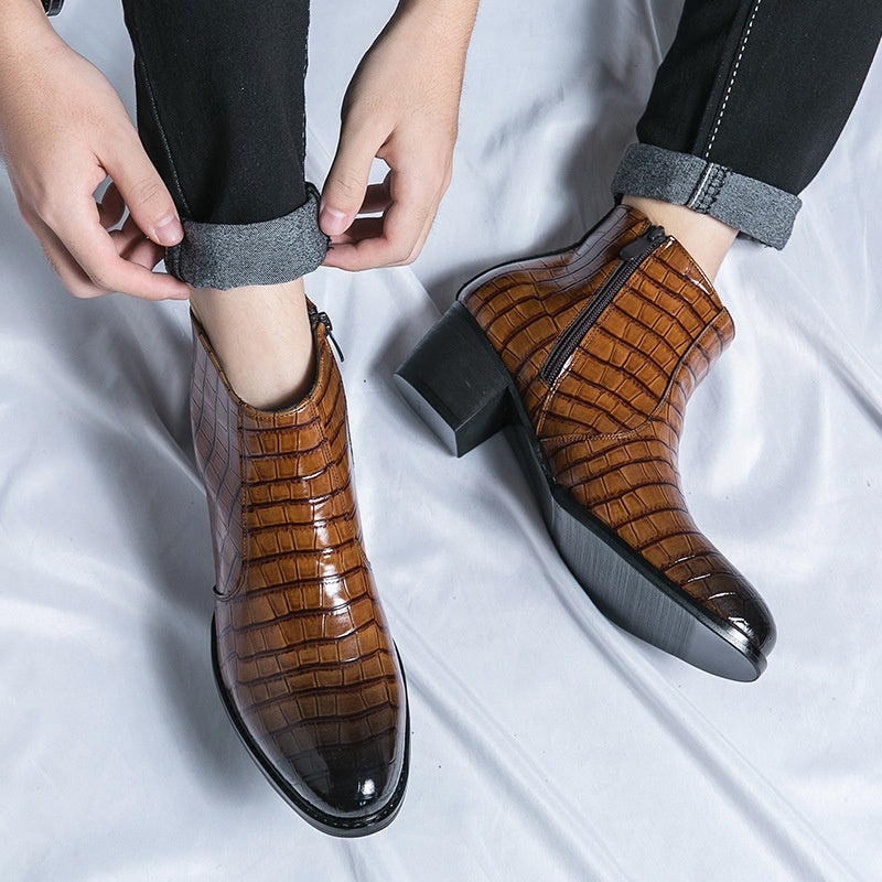 Men’s British-style leather fashion boots with lace-up design and rubber sole.

