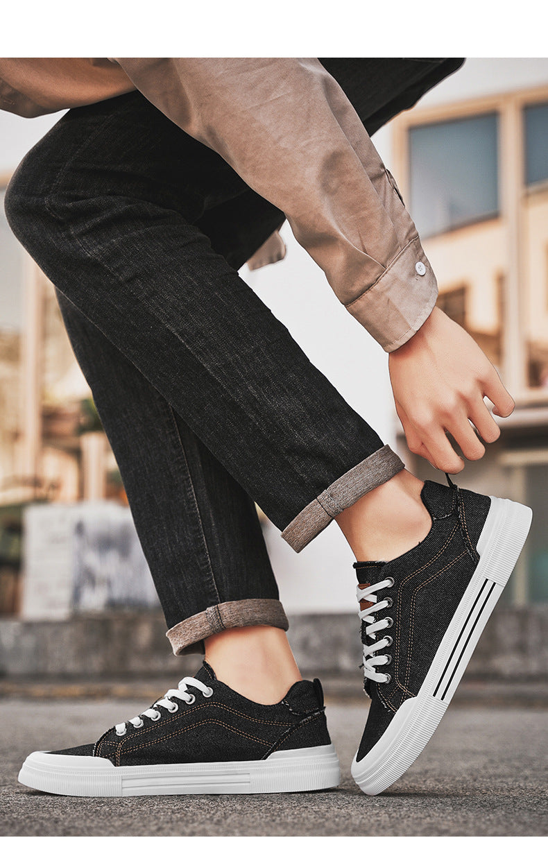 Men’s breathable canvas fashion sneakers in casual style with lace-up design and non-slip sole.

