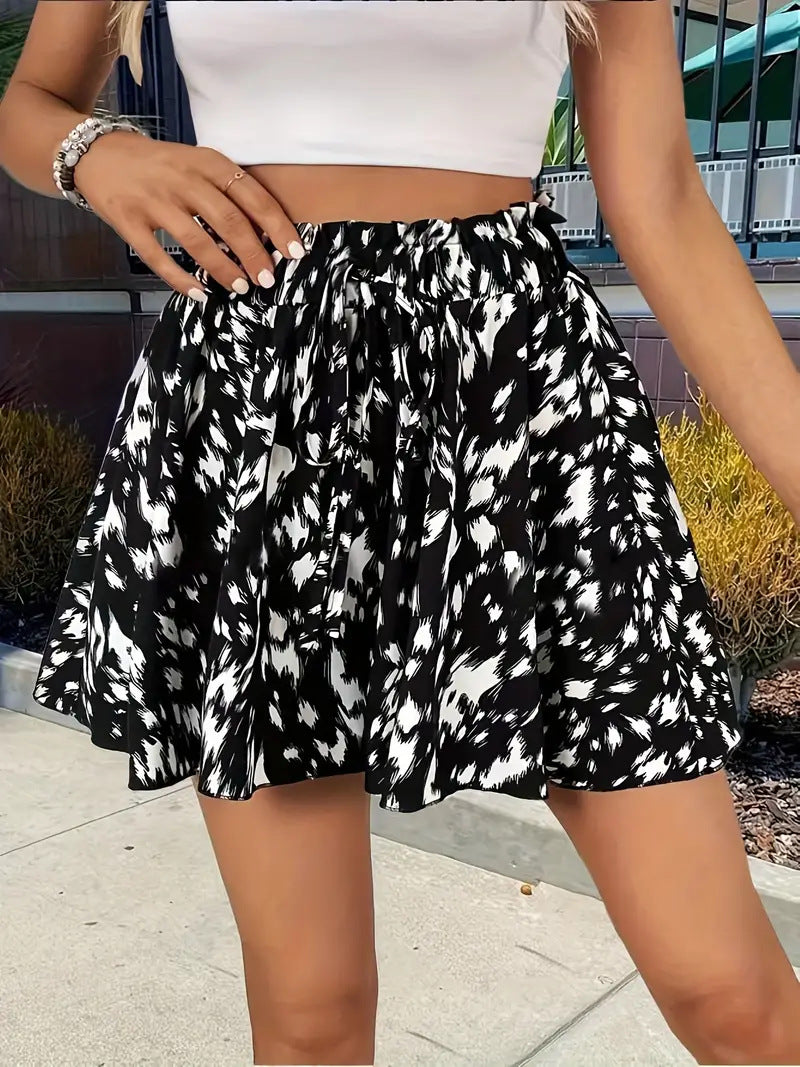 Women's summer shorts with elastic waistband and vibrant prints, ideal for casual wear and warm weather.








