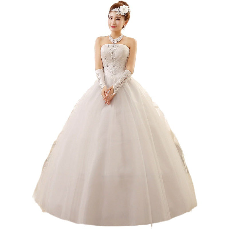 Elegant Korean-style strapless tube top wedding dress with flowing fabric and minimalist design, perfect for a modern and romantic bridal look.

