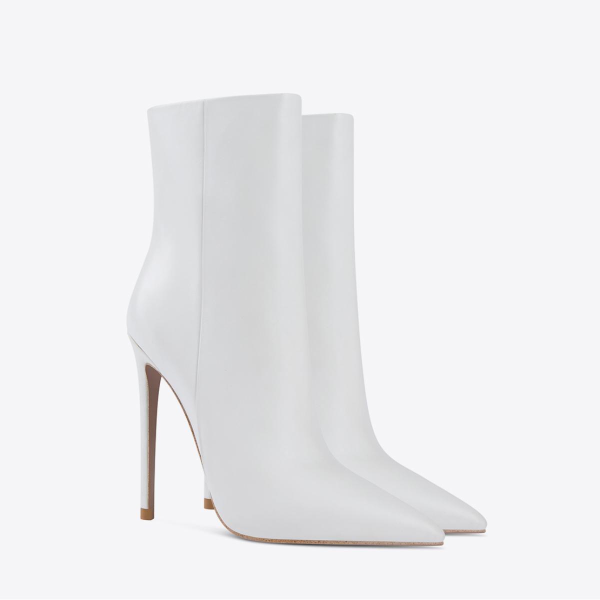 European and American Pointed-Toe Stiletto Ankle Boots – Chic and elegant ankle boots with a pointed toe and stiletto heel for a sophisticated look.








