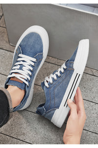 Men’s breathable canvas fashion sneakers in casual style with lace-up design and non-slip sole.

